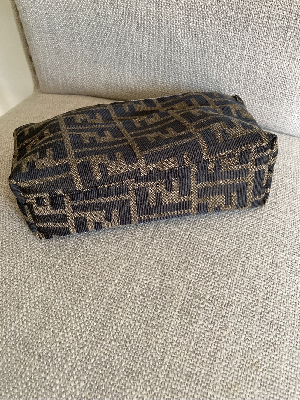 Handcrafted Fashion 🧵 Pouch with Rainbow zipper - Picture 5 of 6